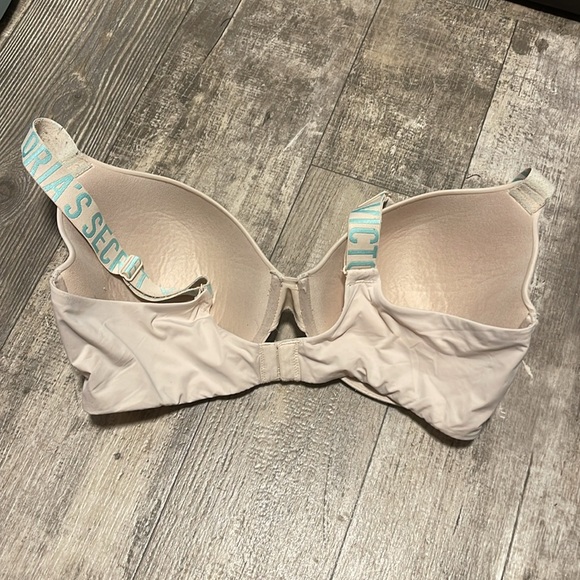 Victoria’s Secret Tshirt Bra - Picture 2 of 5